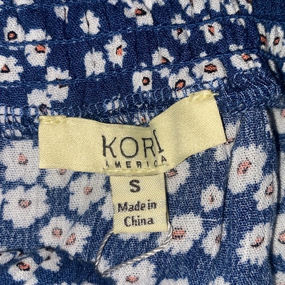 Kori, size small, blue with flower print - Picture 3 of 4